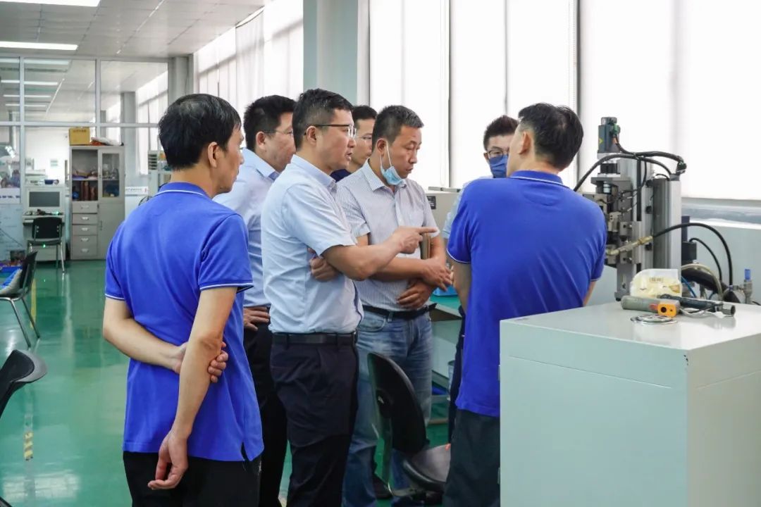 热烈欢迎中国电器领域领先企业专家组一行莅临我司参观指导(图2)