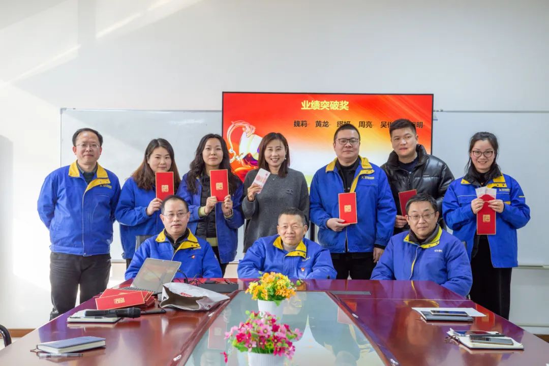 营销中心年度辉煌回顾:年终总结与展望(图7)